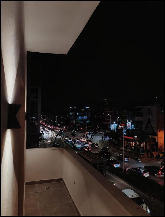 Adore - Modern Apartment Tiranë Ngoại thất bức ảnh