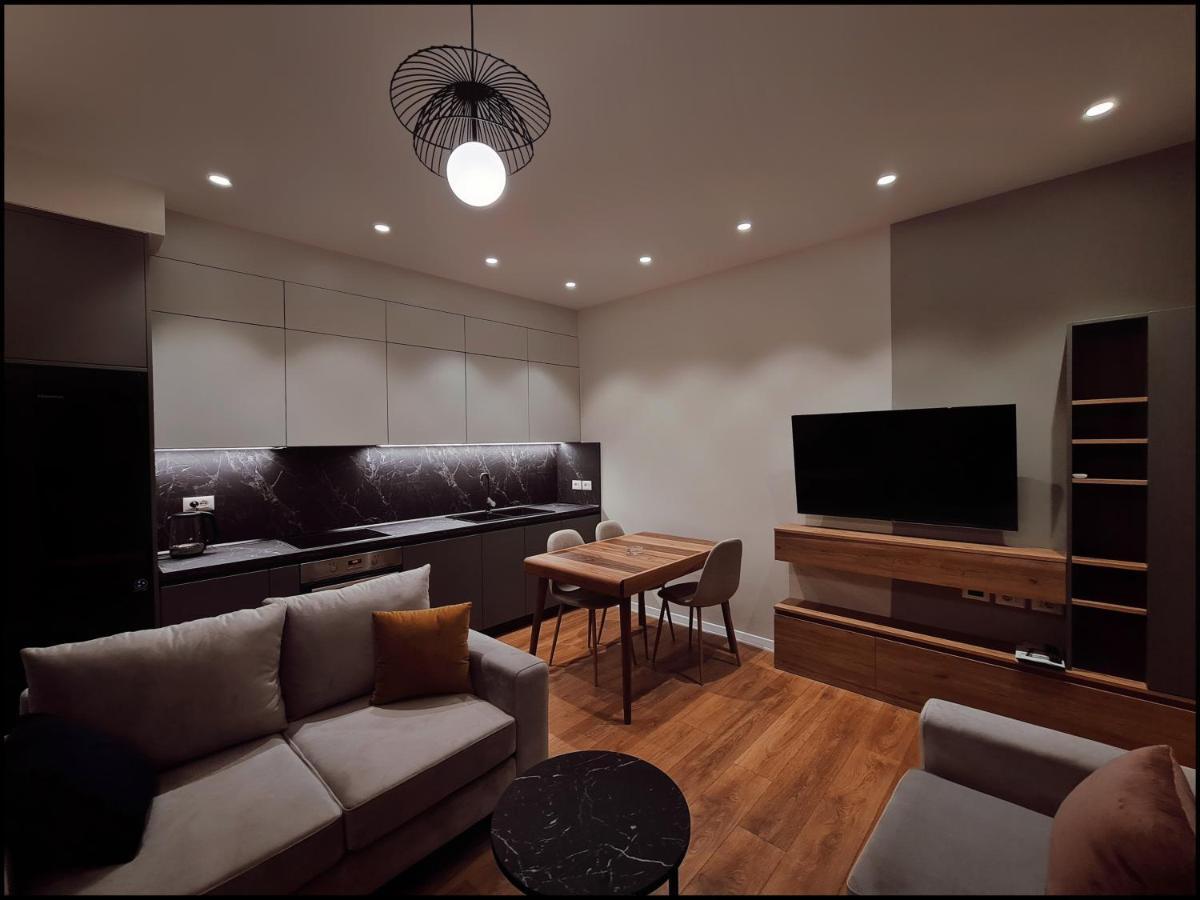 Adore - Modern Apartment Tiranë Ngoại thất bức ảnh