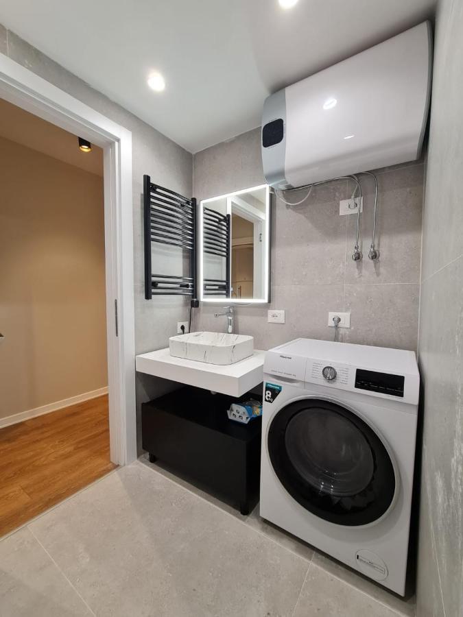 Adore - Modern Apartment Tiranë Ngoại thất bức ảnh