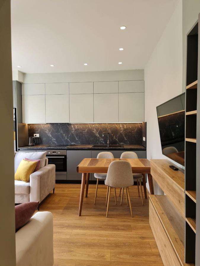 Adore - Modern Apartment Tiranë Ngoại thất bức ảnh