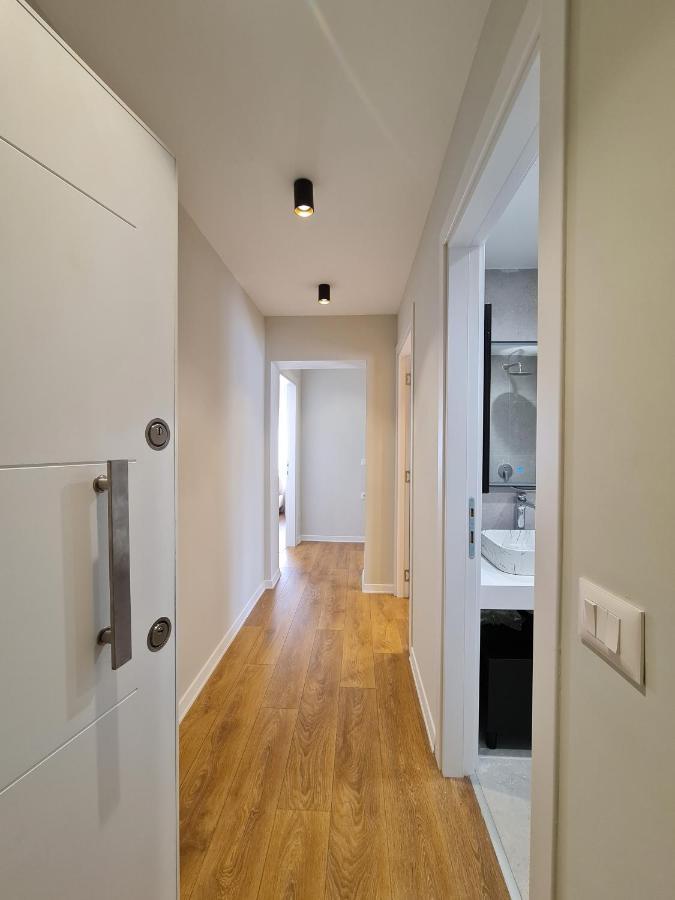 Adore - Modern Apartment Tiranë Ngoại thất bức ảnh