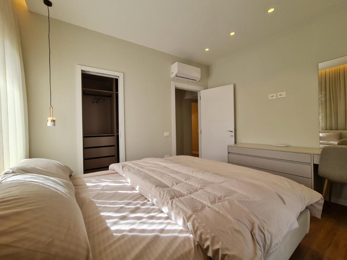 Adore - Modern Apartment Tiranë Ngoại thất bức ảnh