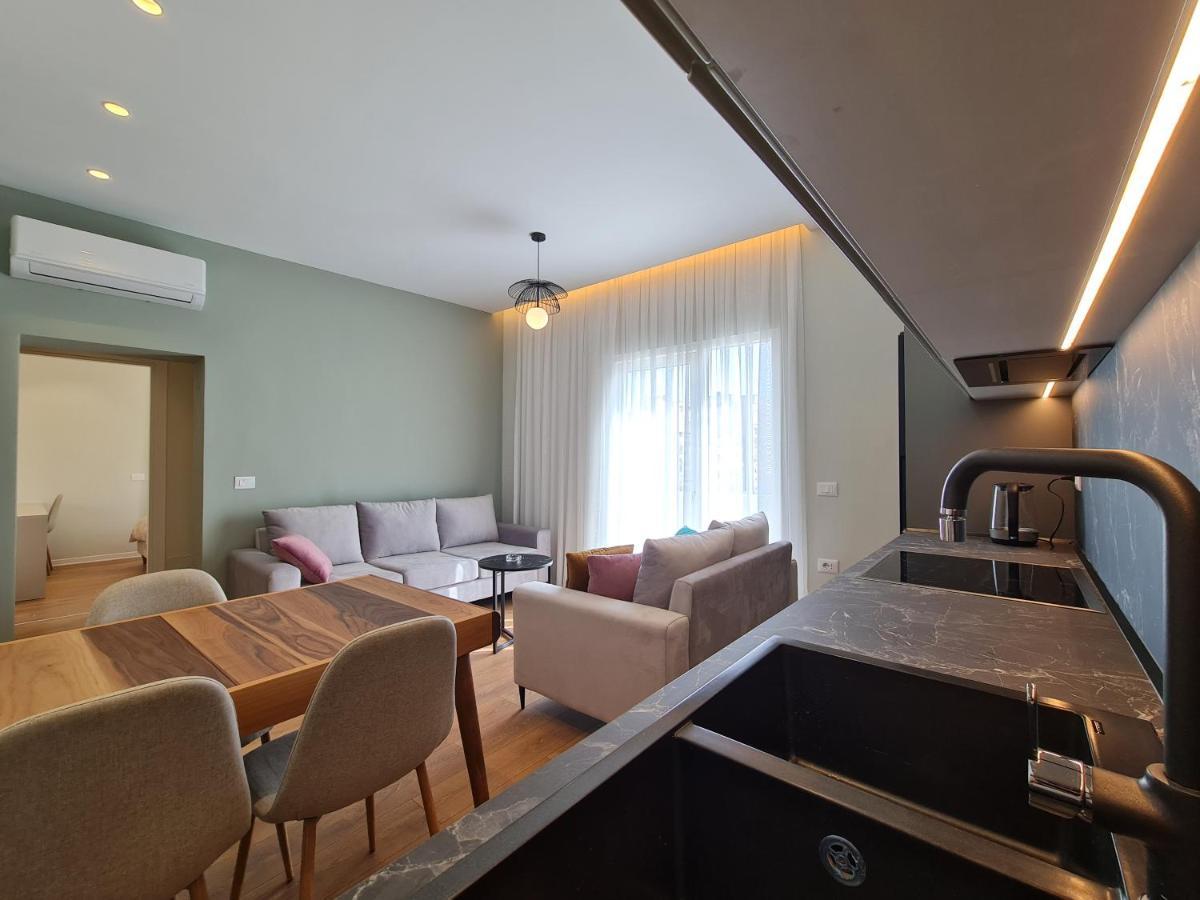 Adore - Modern Apartment Tiranë Ngoại thất bức ảnh