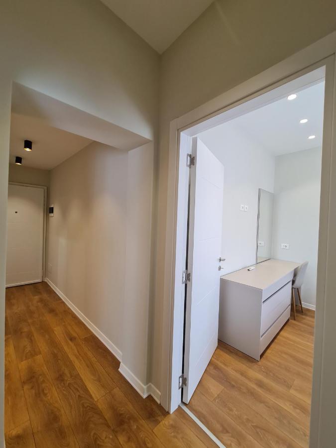 Adore - Modern Apartment Tiranë Ngoại thất bức ảnh